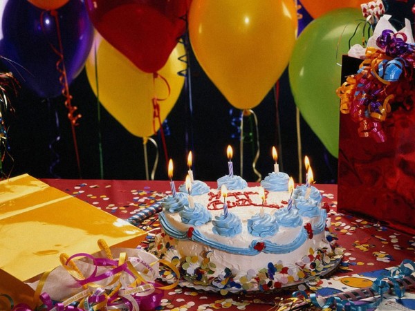 Birthday Celebration With Cake-wb3012